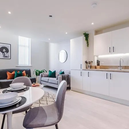 Apartment Beautifully Furnished Leeds Sleeps 5 *