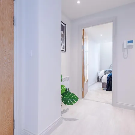 Business 1-bedroom Flat With 2 Beds & Sofa Bed By Purestay *