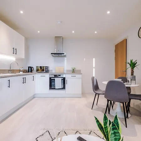 Apartment Beautifully Furnished Leeds Sleeps 5