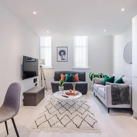 Apartment Beautifully Furnished Leeds Sleeps 5 *