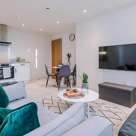 Apartment Beautifully Furnished Leeds Sleeps 5