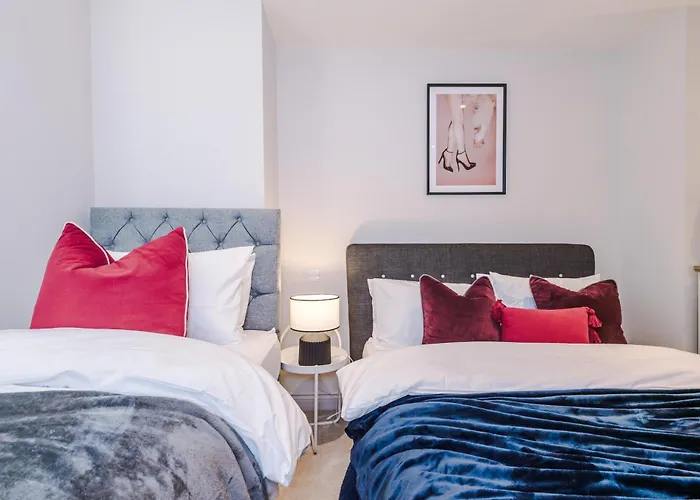 Apartment Business 1-bedroom Flat With 2 Beds & Sofa Bed By Purestay