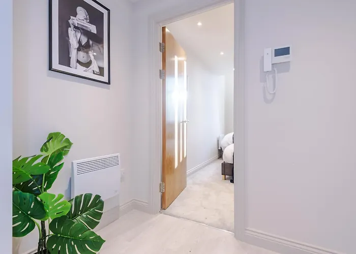 Business 1-bedroom Flat With 2 Beds & Sofa Bed By Purestay