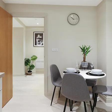 Business 1-bedroom Flat With 2 Beds & Sofa Bed By Purestay Апартаменти