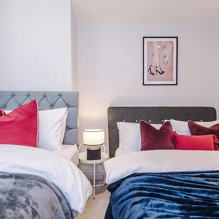 Апартаменти Business 1-bedroom Flat With 2 Beds & Sofa Bed By Purestay