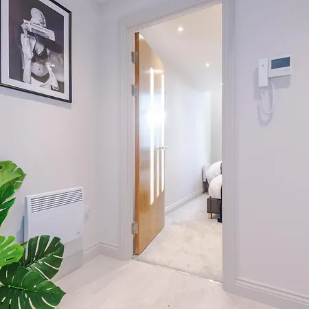 Business 1-bedroom Flat With 2 Beds & Sofa Bed By Purestay