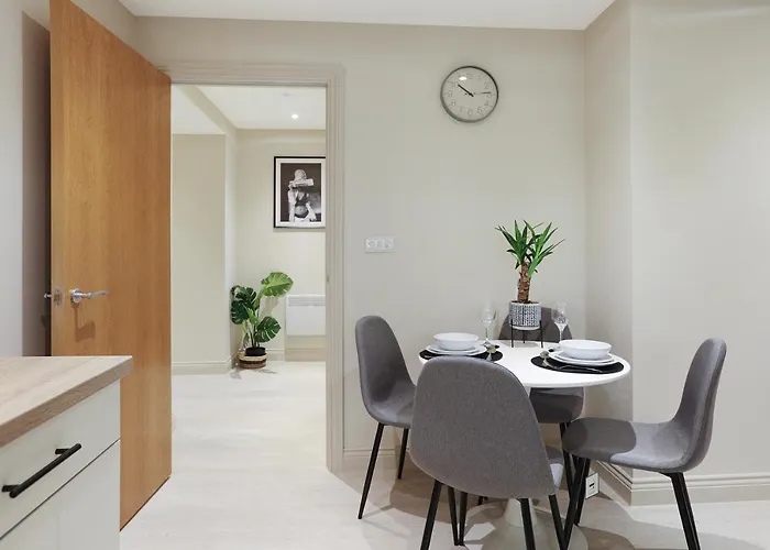 Business 1-bedroom Flat With 2 Beds & Sofa Bed By Purestay Апартаменты