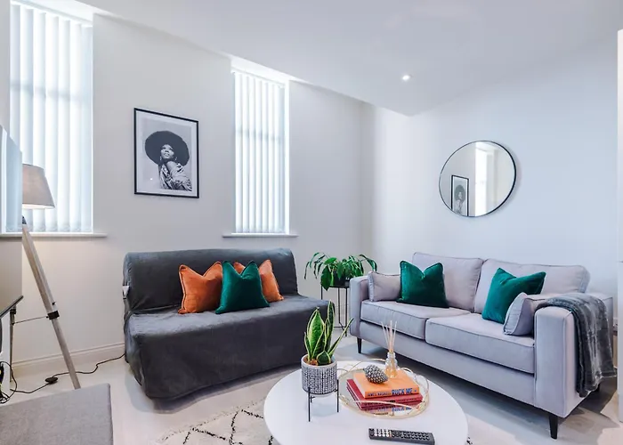 Business 1-bedroom Flat With 2 Beds & Sofa Bed By Purestay